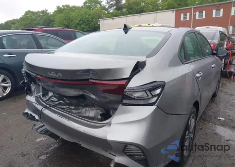 2023 Kia Forte Lxs z USA, uszkodzony, nr VIN 3KPF24AD1PE691392